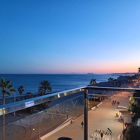 Alojamiento Iberia Playa 埃斯特波纳 外观 照片