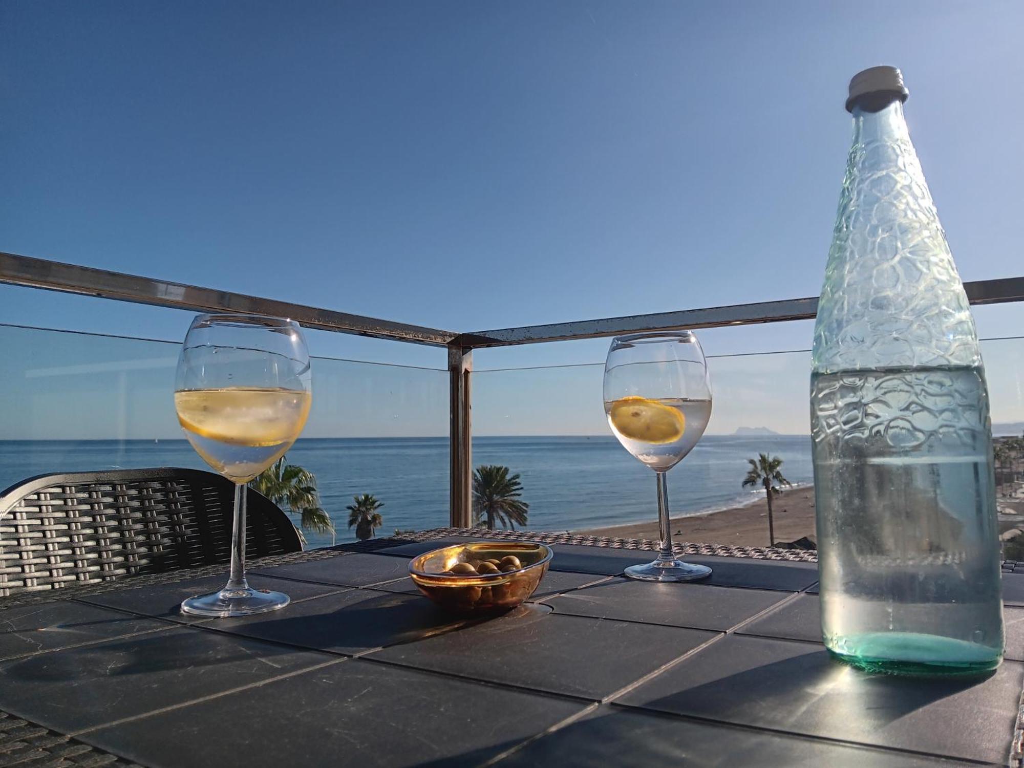Alojamiento Iberia Playa 埃斯特波纳 外观 照片