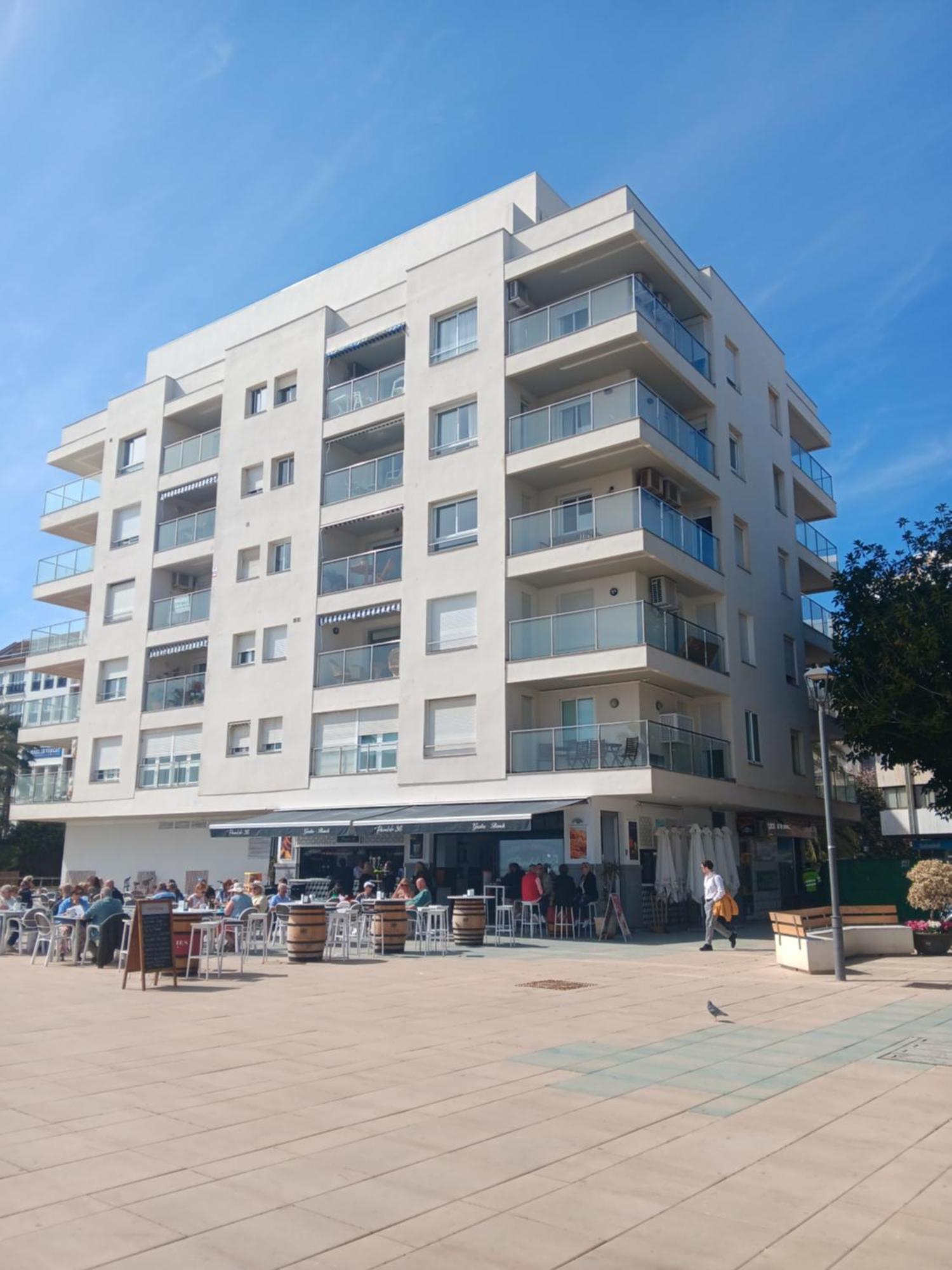 Alojamiento Iberia Playa 埃斯特波纳 外观 照片