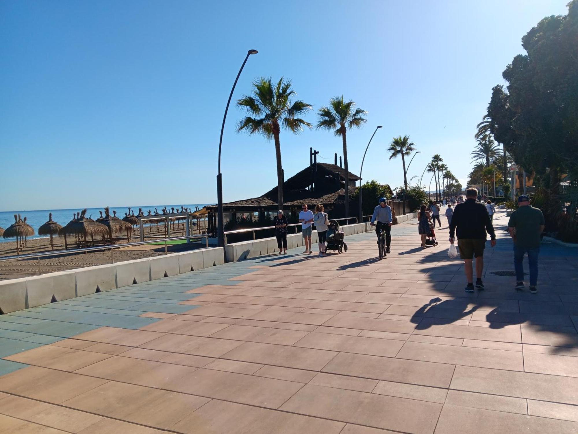Alojamiento Iberia Playa 埃斯特波纳 外观 照片