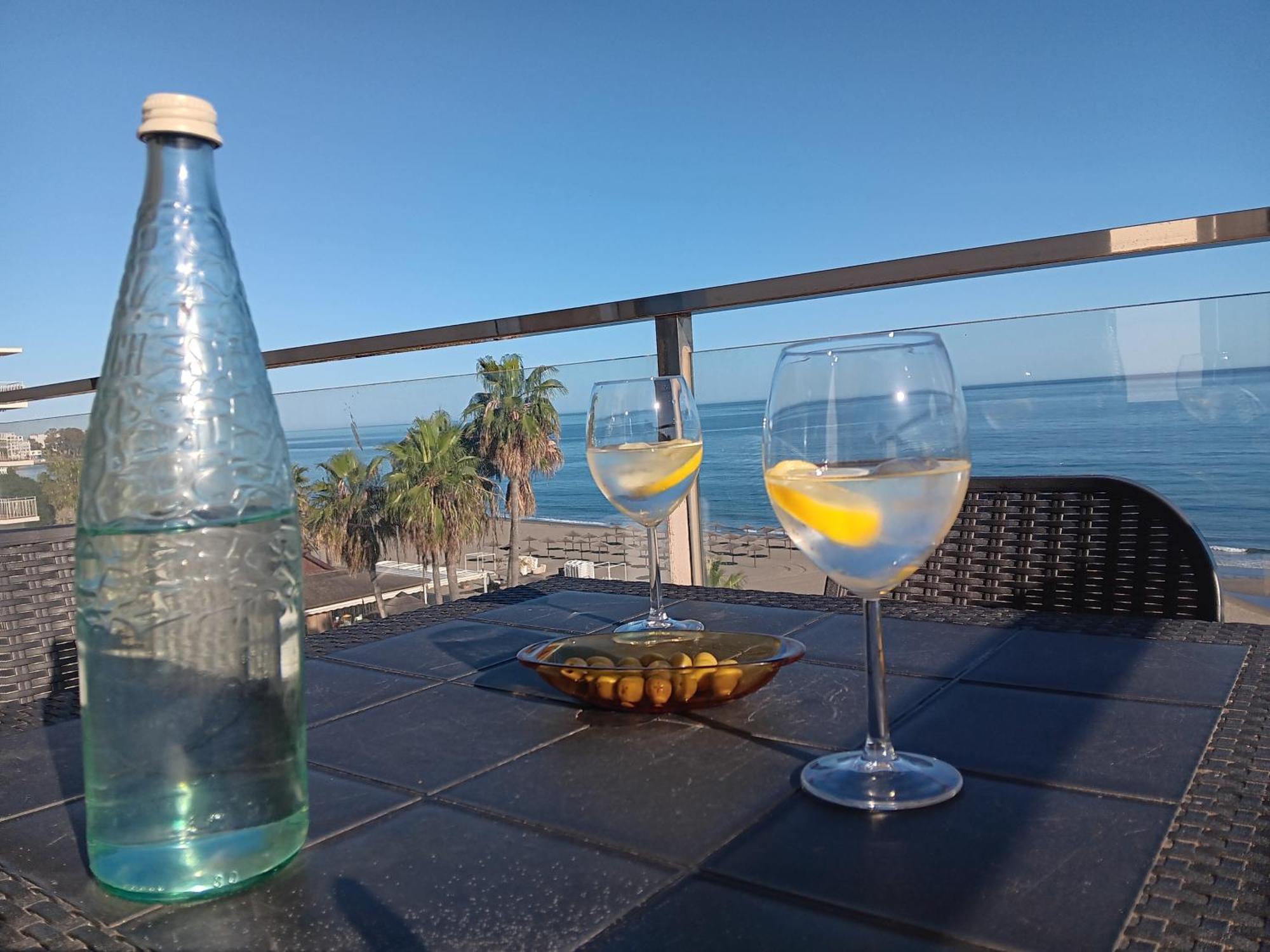 Alojamiento Iberia Playa 埃斯特波纳 外观 照片