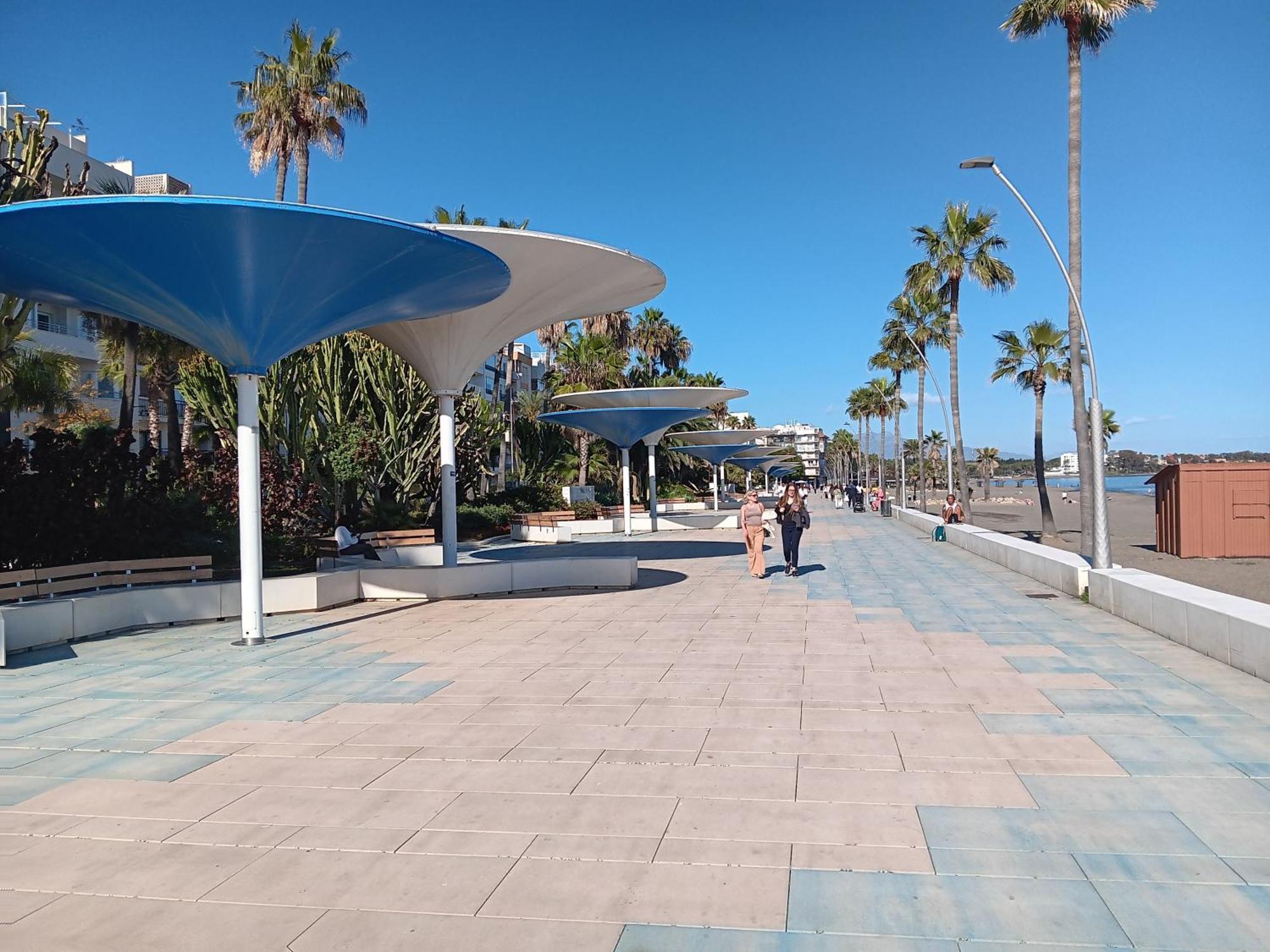 Alojamiento Iberia Playa 埃斯特波纳 外观 照片