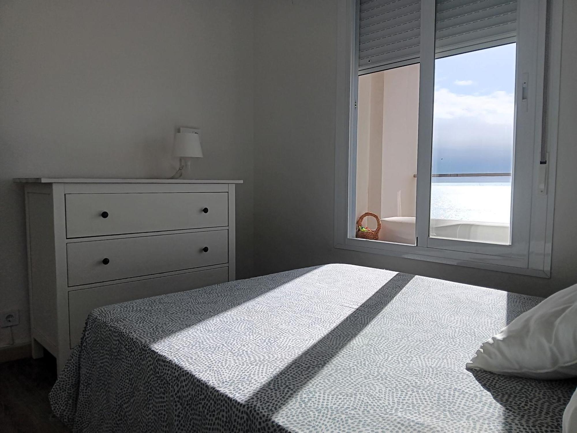 Alojamiento Iberia Playa 埃斯特波纳 外观 照片